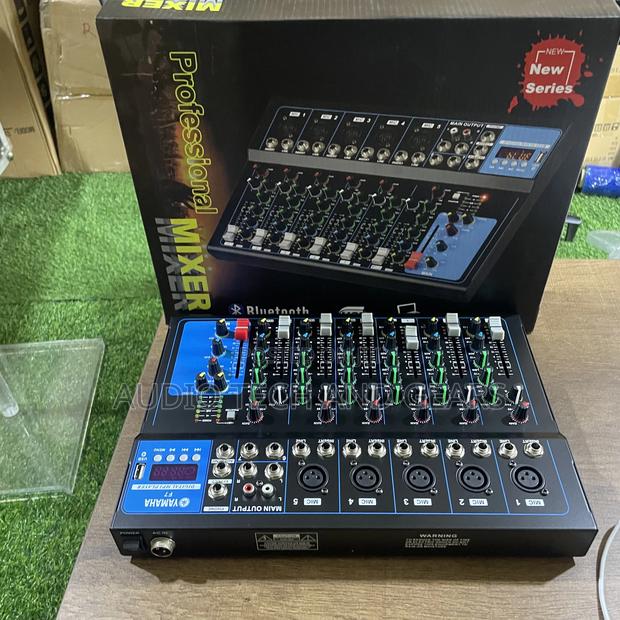 Yamaha F7 7-Channel Mixer · Photo 1