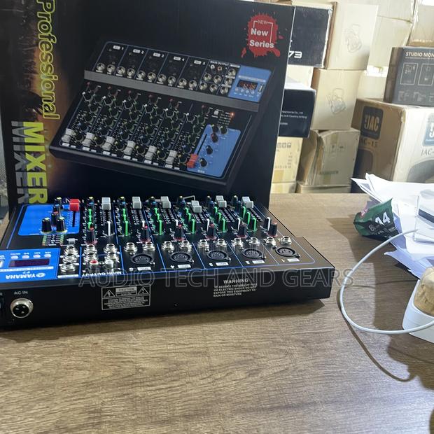 Yamaha F7 7-Channel Mixer · Photo 3