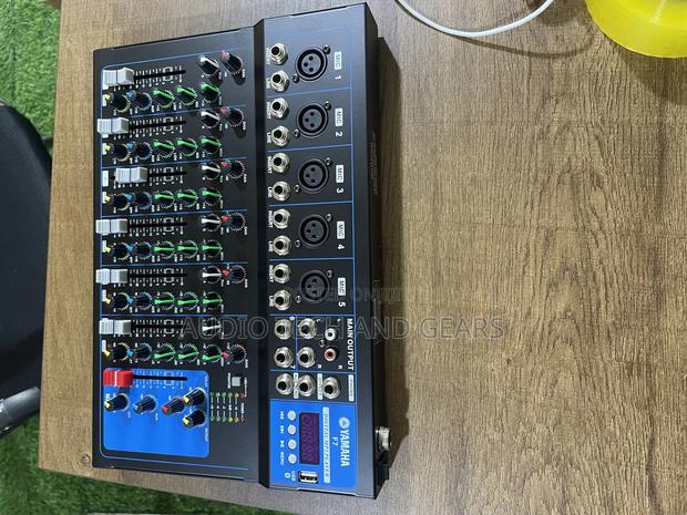 Yamaha F7 7-Channel Mixer · Photo 5