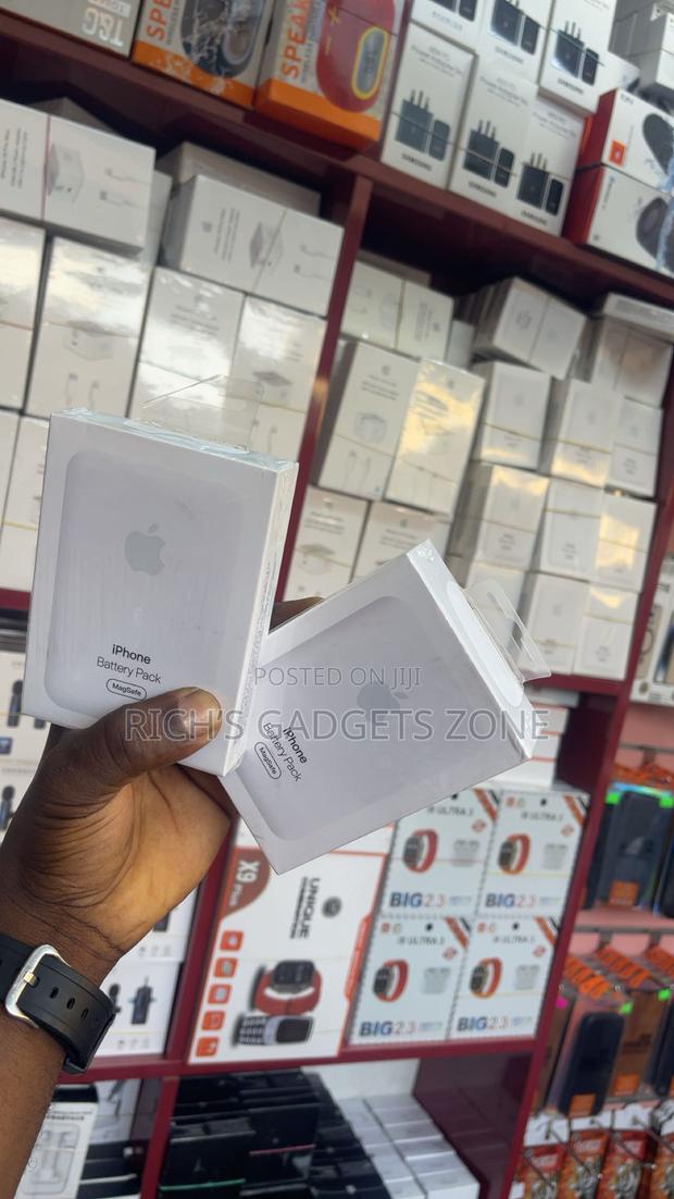 Apple Magsafe Battery Pack ( Power Bank) · Photo 2