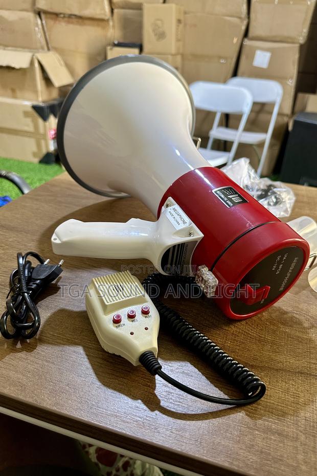 Rechargeable Megaphone With Detachable Microphone · Photo 3