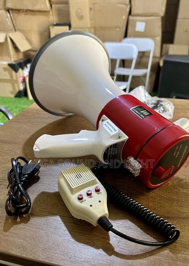 Rechargeable Megaphone With Detachable Microphone · Photo 4
