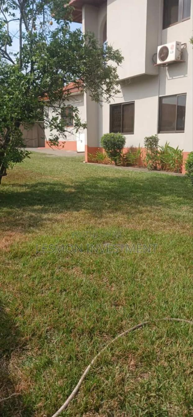 4bdrm Duplex in Spintex for rent · Photo 2