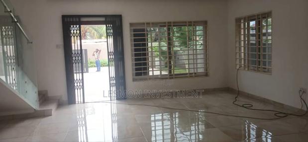 3bdrm Duplex in Spintex for sale · Photo 4