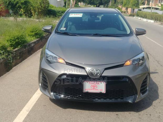 Toyota Corolla 2019 Gray · Photo 2