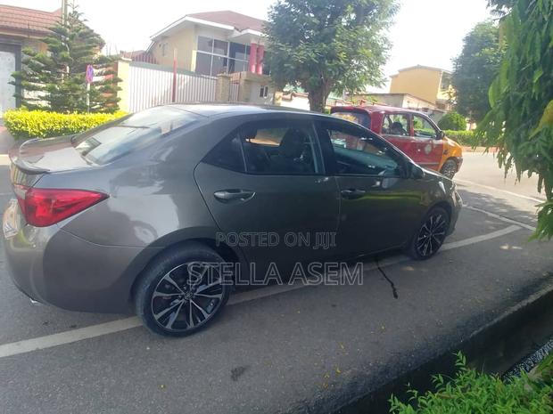 Toyota Corolla 2019 Gray · Photo 4
