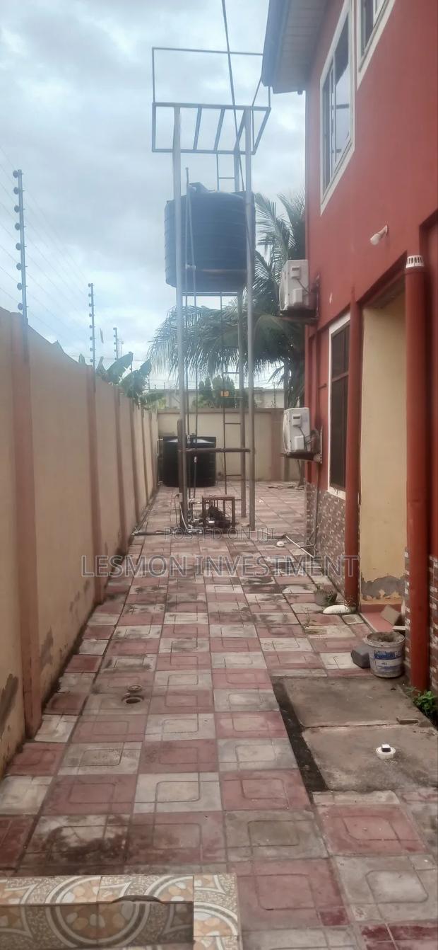 8bdrm Duplex in Sakumono for sale · Photo 5