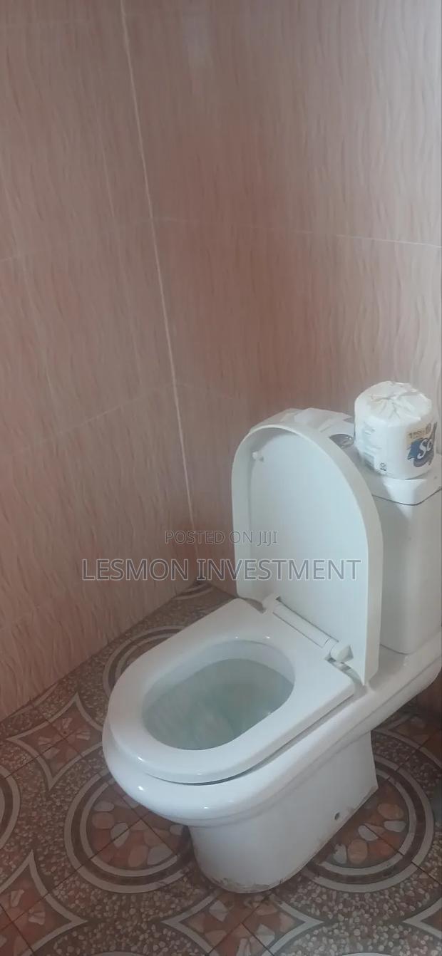 8bdrm Duplex in Sakumono for sale · Photo 6
