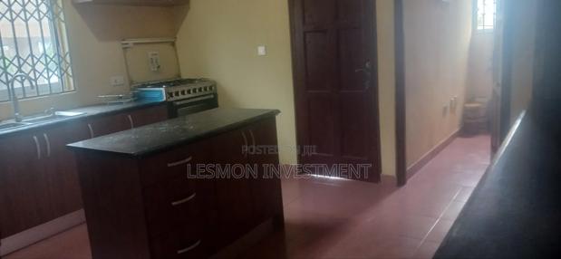8bdrm Duplex in Sakumono for sale · Photo 8