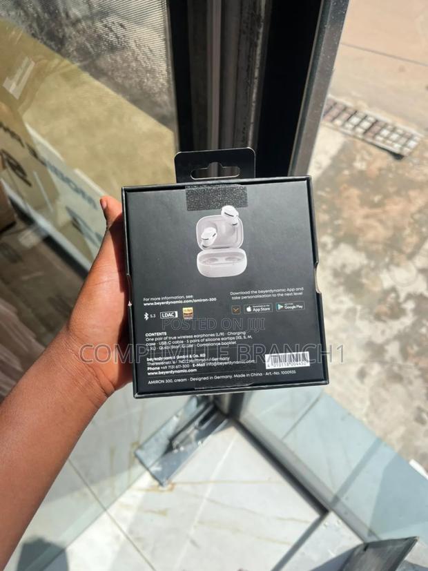 Beyerdynamic Amiron 300 True Wireless Earbuds · Photo 2