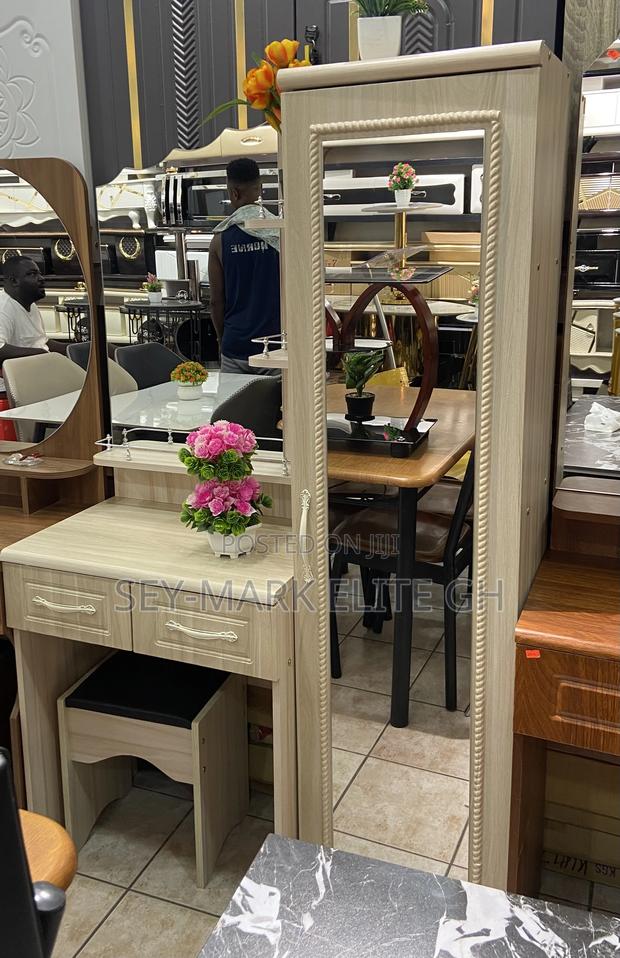 Elegant Dressing Mirror With Cabinet · Photo 3