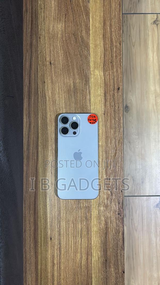 Apple iPhone 15 Pro Max 512 GB Silver · Photo 1