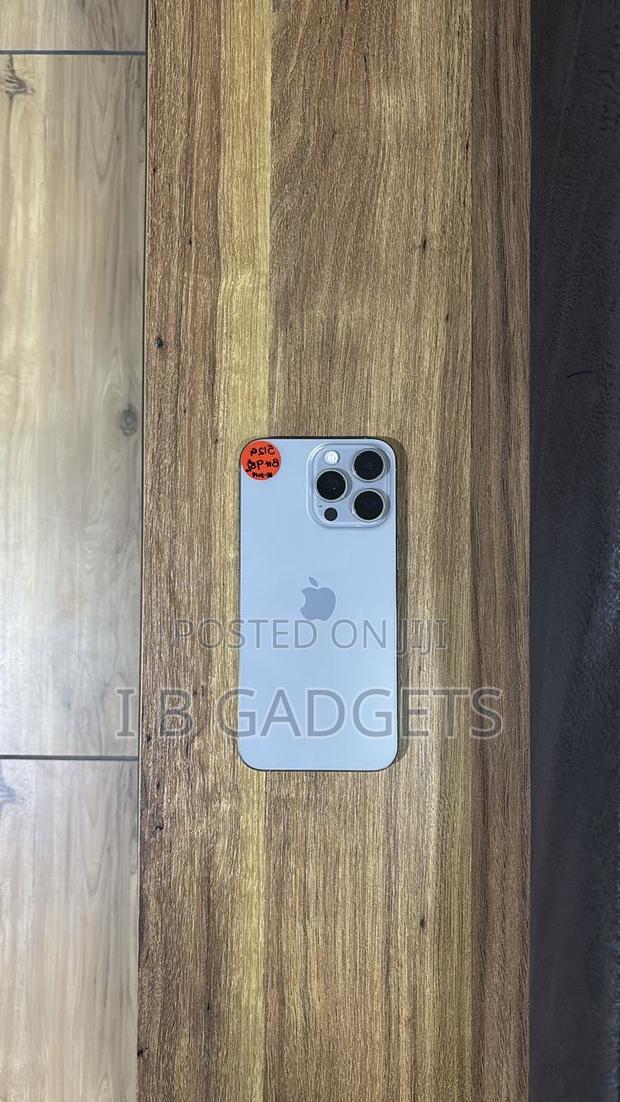 Apple iPhone 15 Pro Max 512 GB Silver · Photo 2