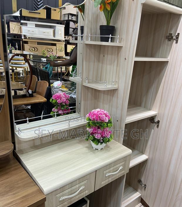 Elegant Dressing Mirror With Cabinet · Photo 2