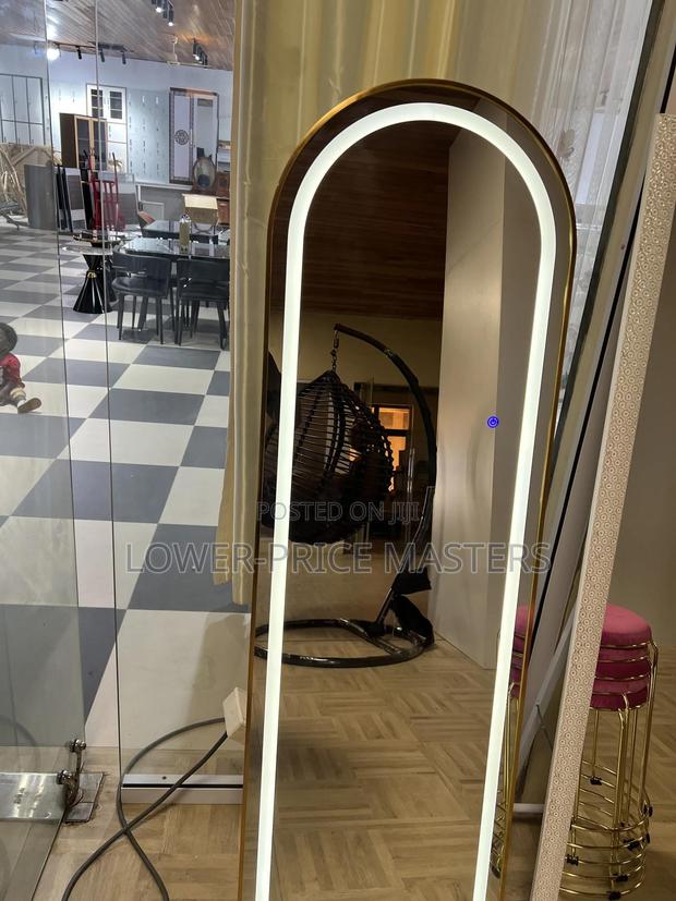 Modern Dressing Mirror With Led Lights · Photo 3