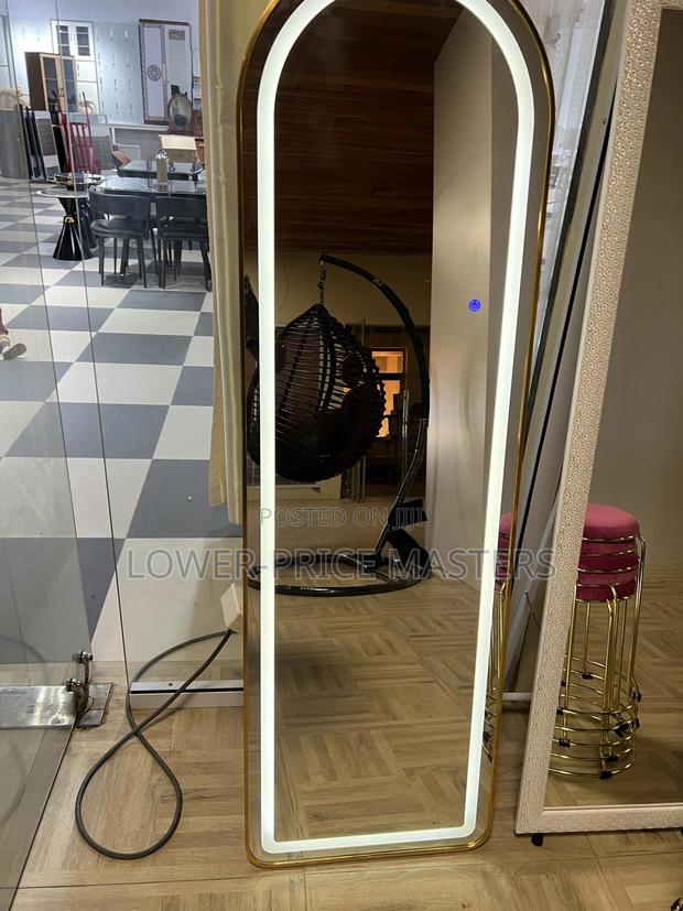 Modern Dressing Mirror With Led Lights · Photo 2