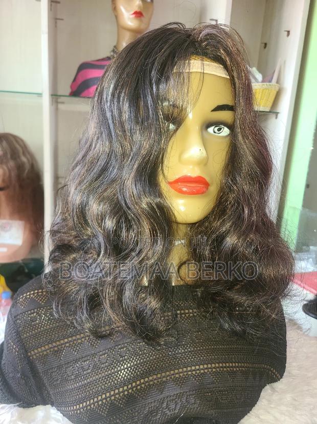 Brown Wavy Wig · Photo 3