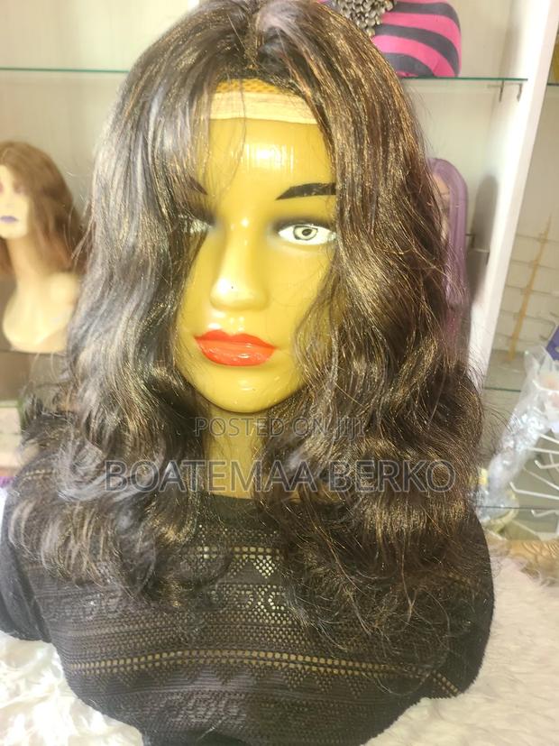 Brown Wavy Wig · Photo 2