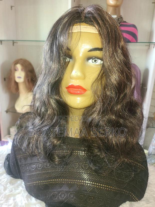 Brown Wavy Wig · Photo 1