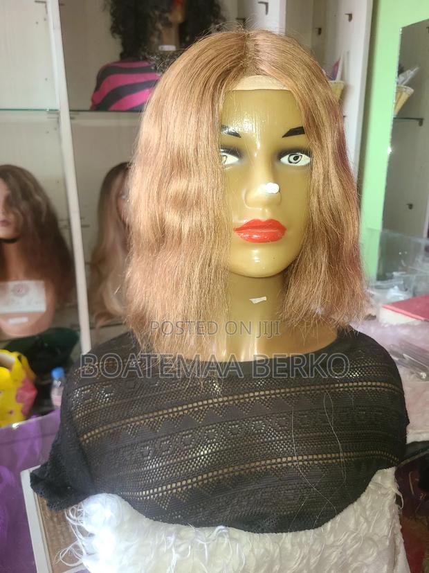 Blonde Wavy Human Hair Wig · Photo 2
