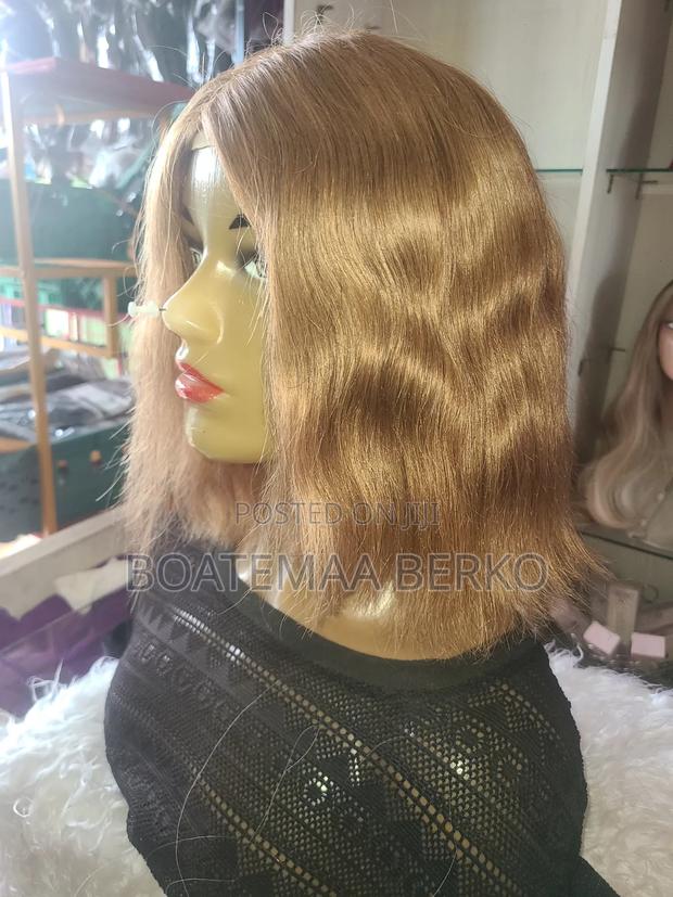 Blonde Wavy Human Hair Wig · Photo 3