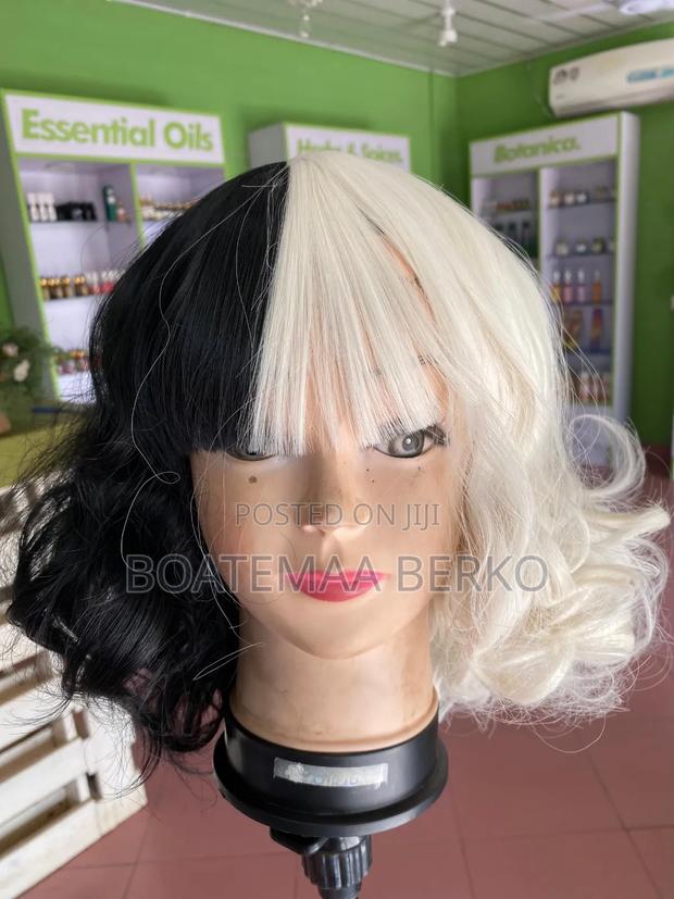 Black White Body Wavy Wig · Photo 2
