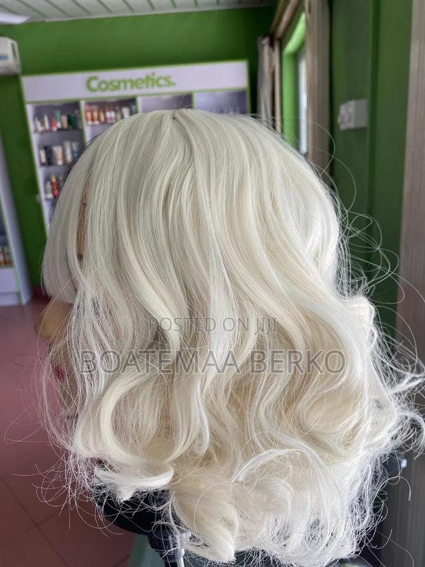 Black White Body Wavy Wig · Photo 4