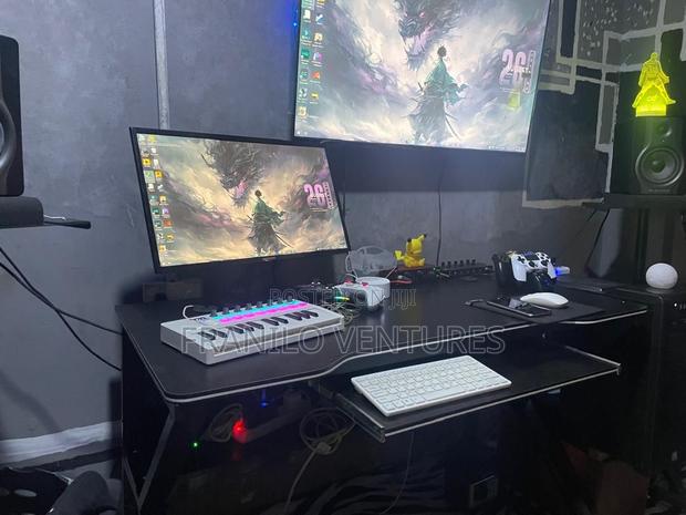Office/Gaming Desk With Keyboard · Photo 3