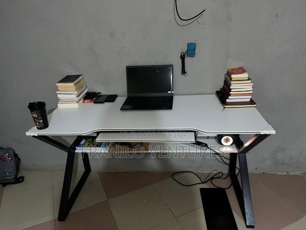 Office/Gaming Desk With Keyboard · Photo 4