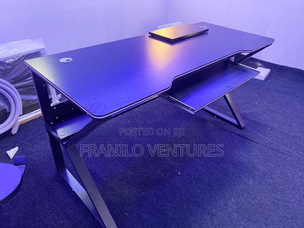 Office/Gaming Desk With Keyboard · Photo 2