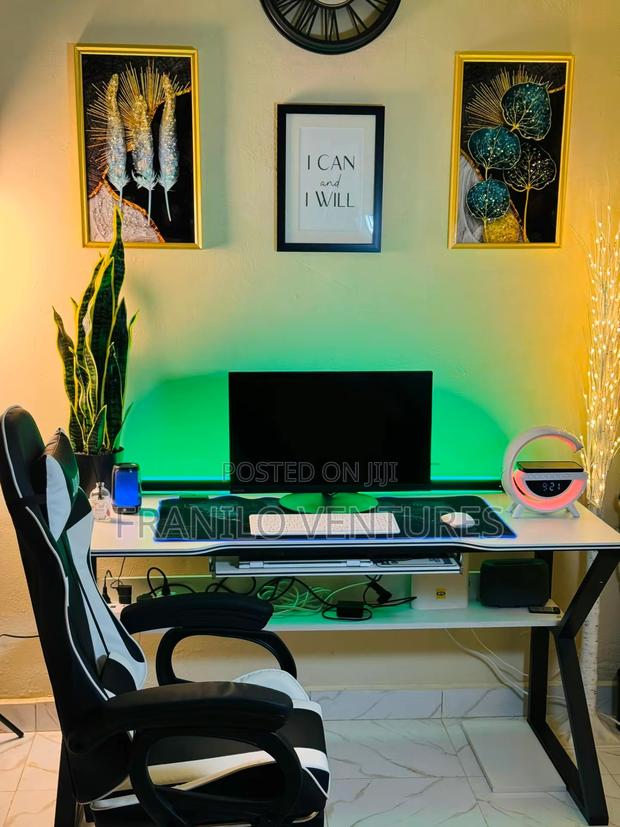 Office/Gaming Desk With Keyboard · Photo 1