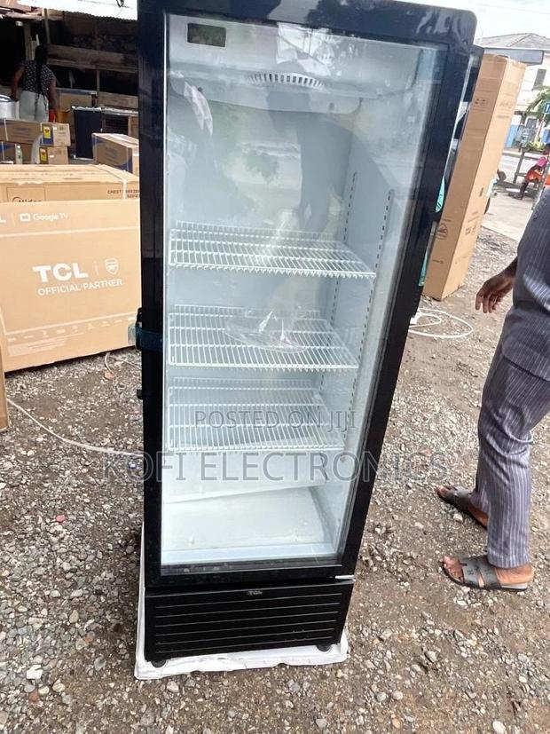 Tcl 325l High-capacity Display Refrigerator Sleek Black Finish · Photo 1