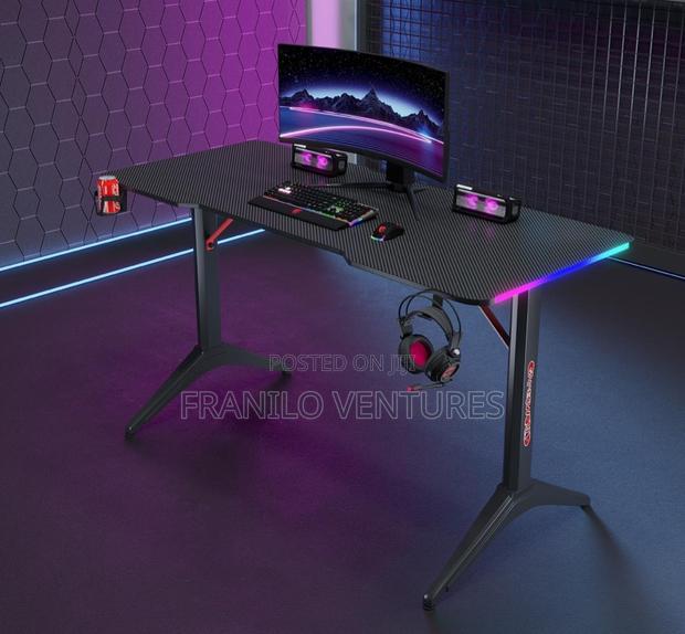 1.4m Gaming Desk