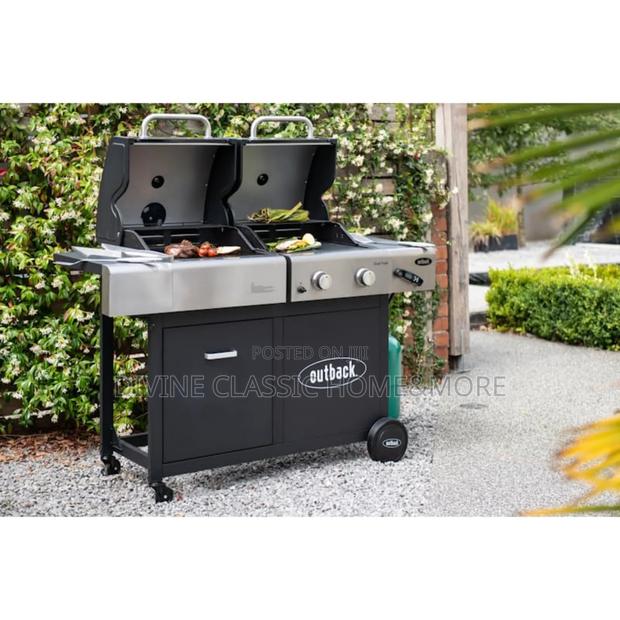 Outback Dual Fuel Gas/Charcoal BBQ With Multicook Plate System · Photo 3
