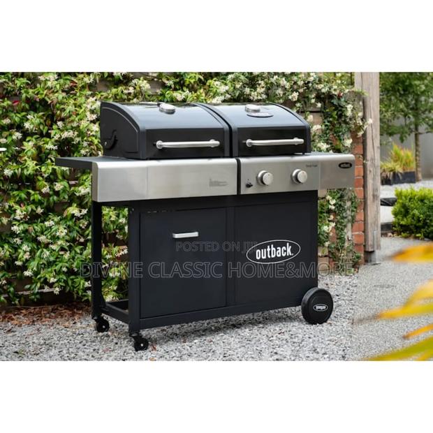Outback Dual Fuel Gas/Charcoal BBQ With Multicook Plate System · Photo 4