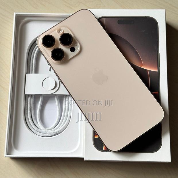 Apple iPhone 16 Pro Max 512 GB Gold · Photo 1