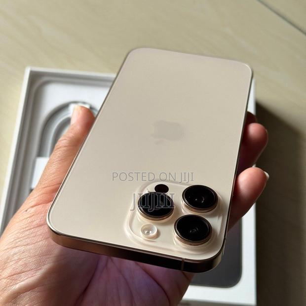 Apple iPhone 16 Pro Max 512 GB Gold · Photo 3