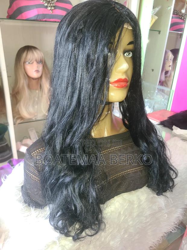 Black Wavy Wig · Photo 1