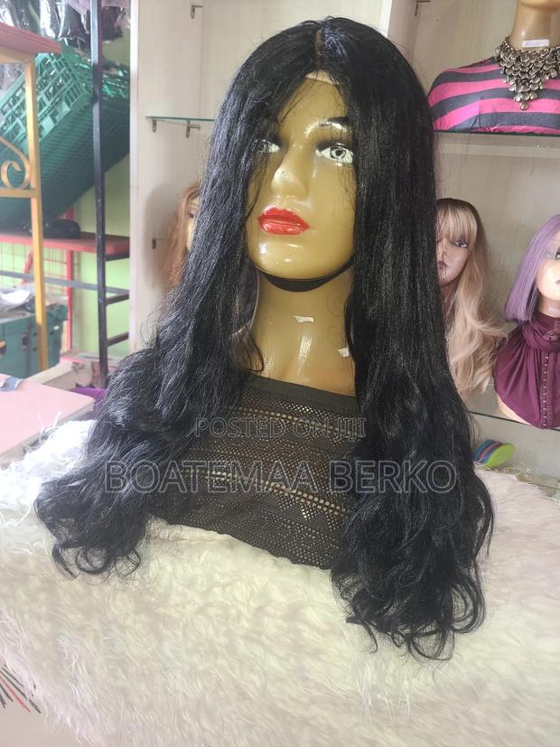 Black Wavy Wig · Photo 3