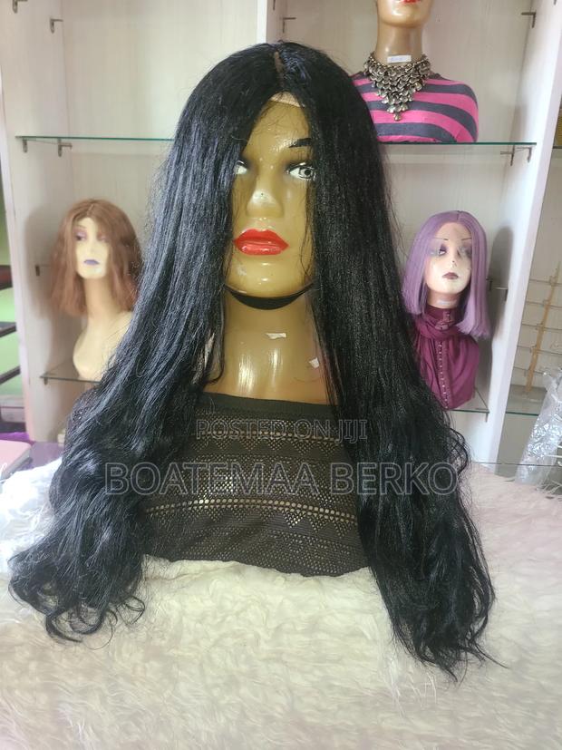 Black Wavy Wig · Photo 2