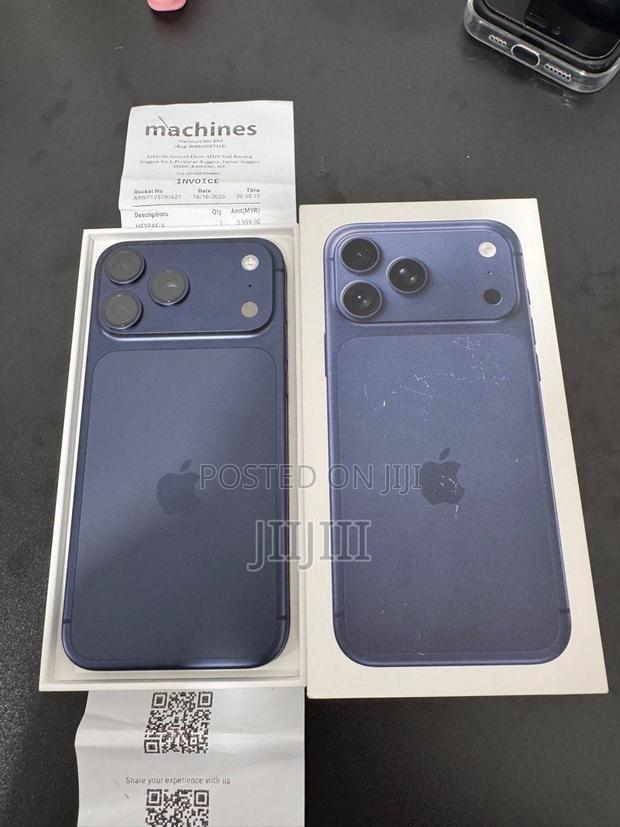 Apple iPhone 17 Pro Max 256 GB Blue · Photo 2