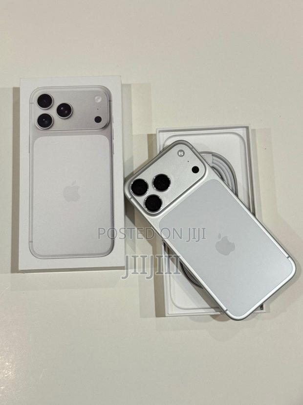 Apple iPhone 17 Pro Max 512 GB Silver · Photo 2