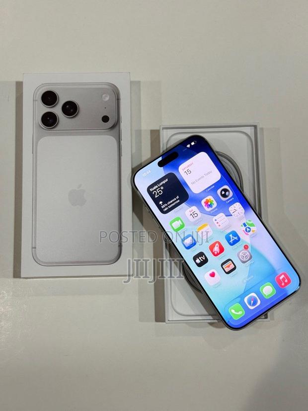Apple iPhone 17 Pro Max 512 GB Silver · Photo 1