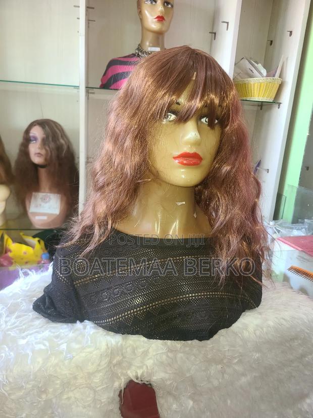 Wavy Brown French Cut Wig · Photo 1