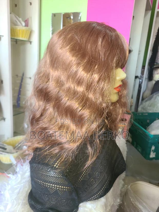 Wavy Brown French Cut Wig · Photo 4