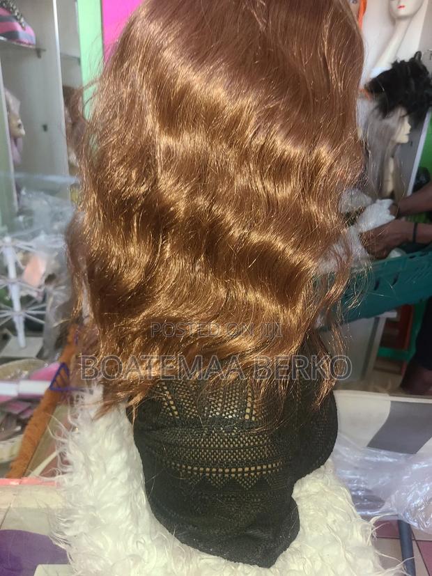 Wavy Brown French Cut Wig · Photo 5