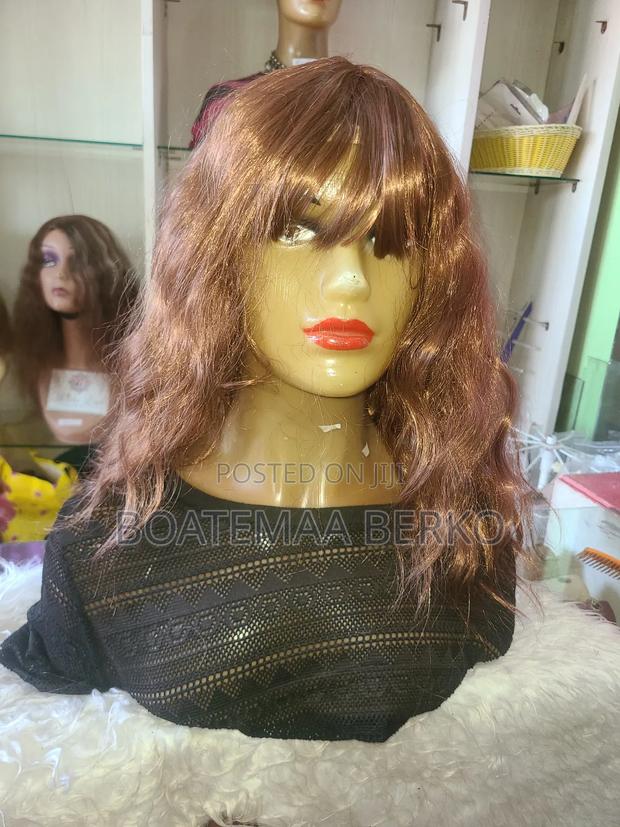 Wavy Brown French Cut Wig · Photo 6