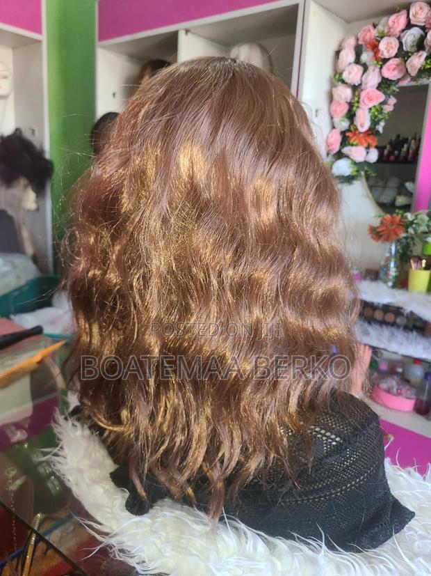 Wavy Brown French Cut Wig · Photo 7