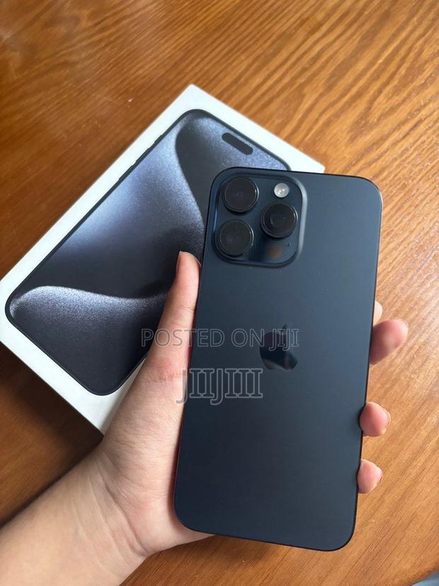 Apple iPhone 15 Pro Max 256 GB Blue · Photo 2