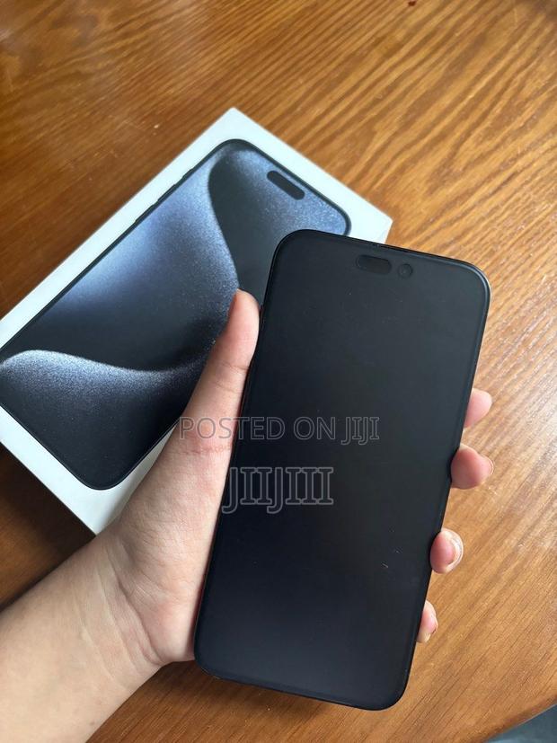 Apple iPhone 15 Pro Max 256 GB Blue · Photo 1